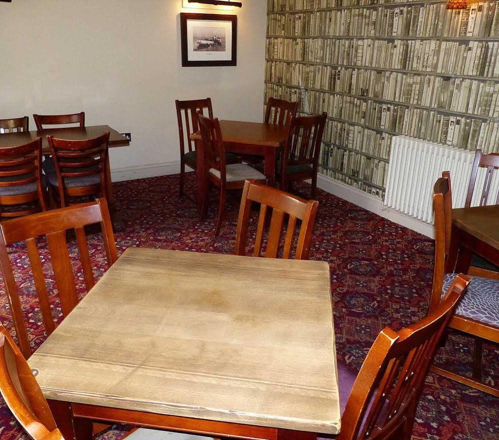 The George Hotel Chepstow Exterior photo