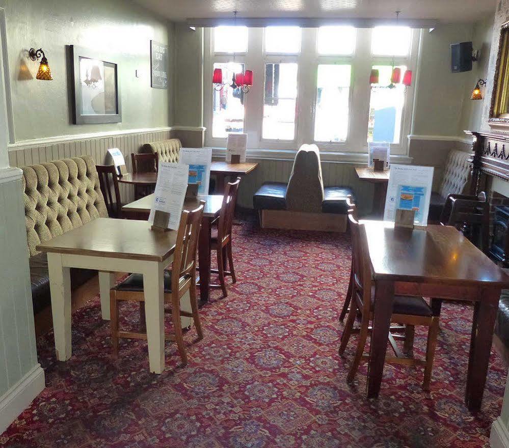 The George Hotel Chepstow Exterior photo